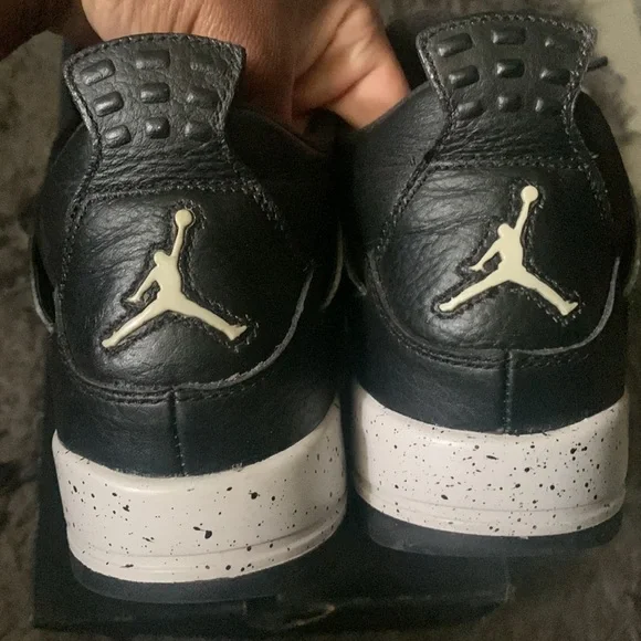 Air Jordan 4s - Picture 6 of 9